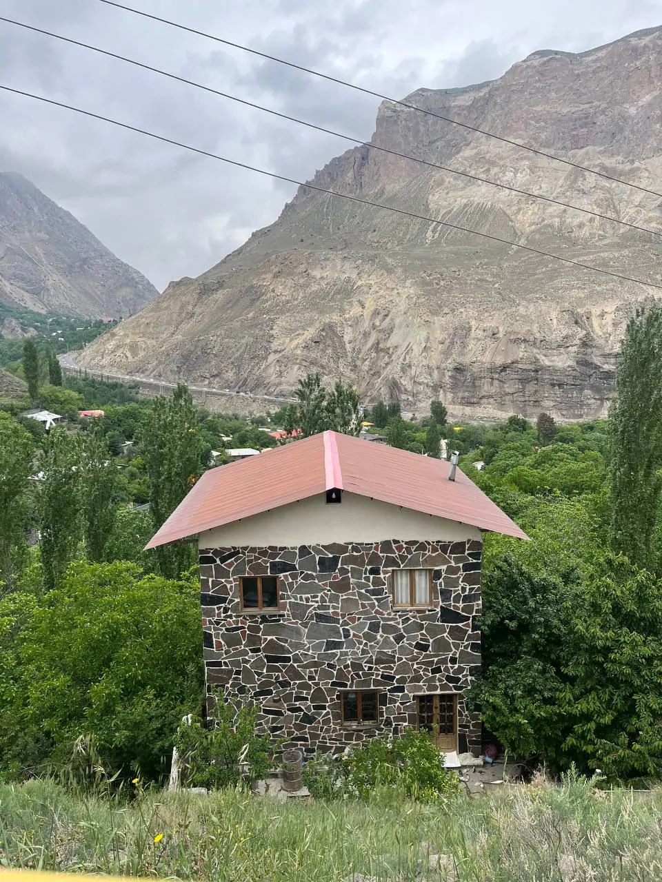 عمارت کوک پشت در وانا در نزدیکی رینه
