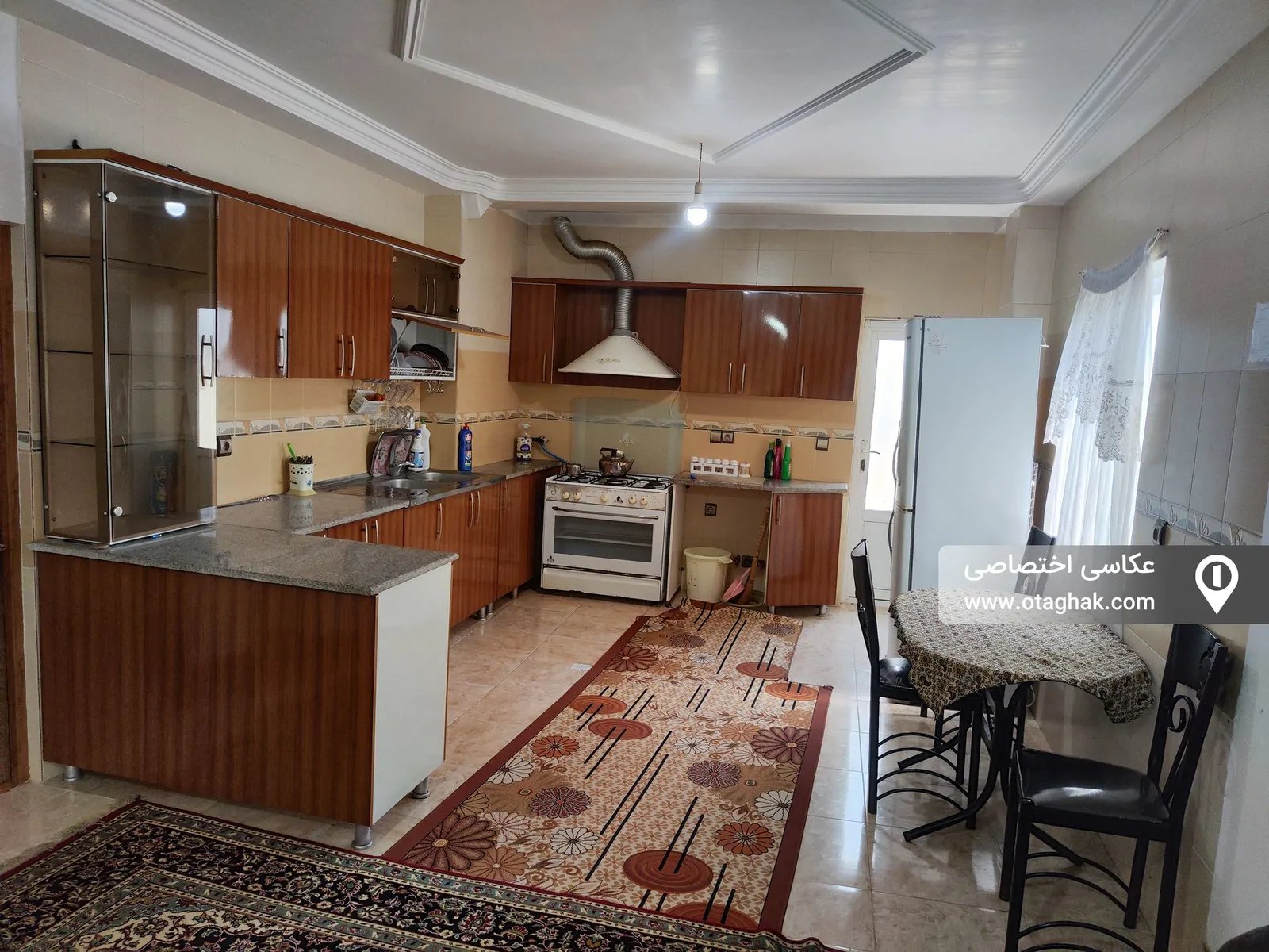 سرو نزدیک دریا