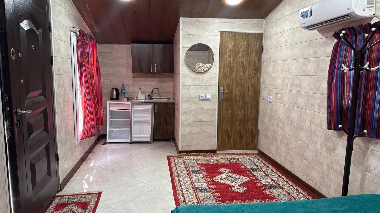 بومگردی ورجی (ساحل) با صبحانه رایگان