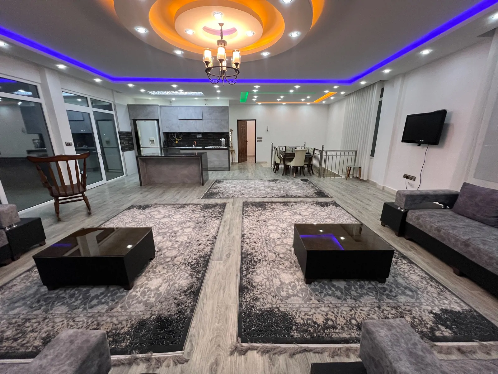 استخردار سرپوشیده آبگرم آوین