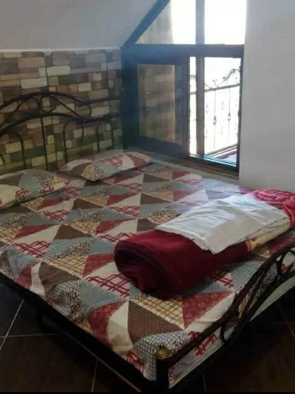 قرمز