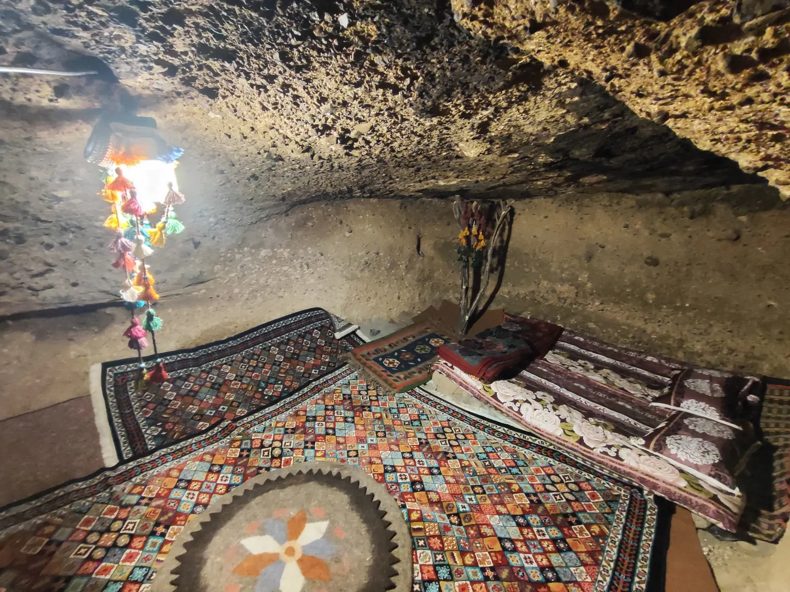 سنگی میمند با صبحانه، ناهار، شام رایگان