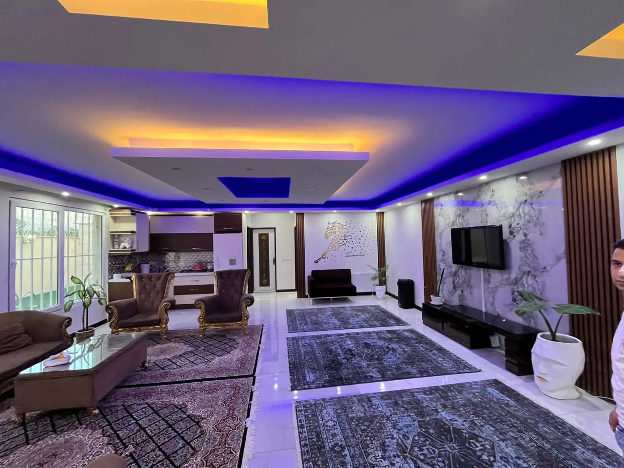استخردار آبگرم روباز کوی نرگس