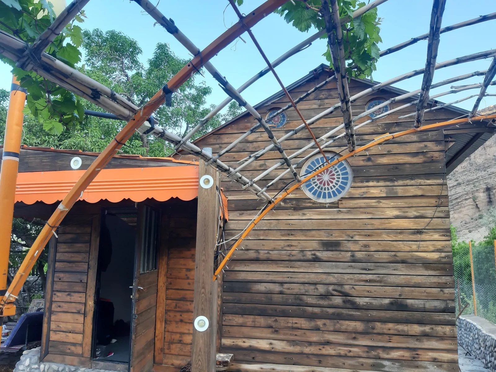 کوهستانی آبشار