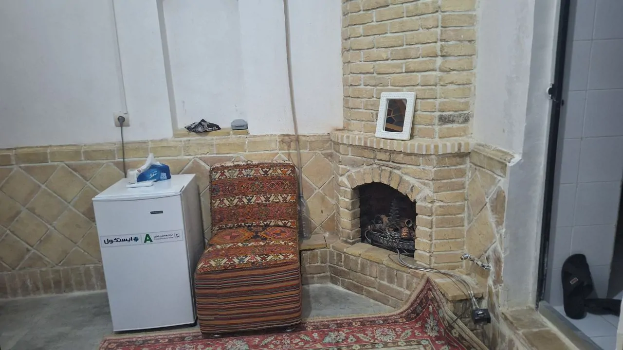 طـُرفه سپیدار (گلیم) با صبحانه رایگان