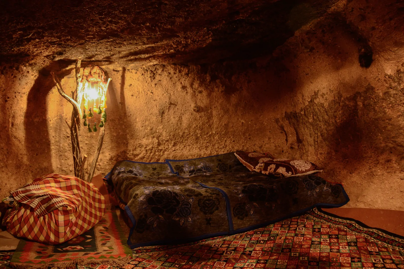 سنگی میمند با صبحانه، ناهار، شام رایگان