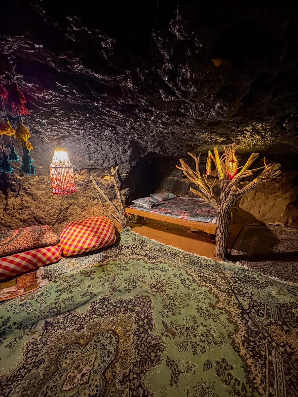 سنگی میمند با صبحانه، ناهار، شام رایگان