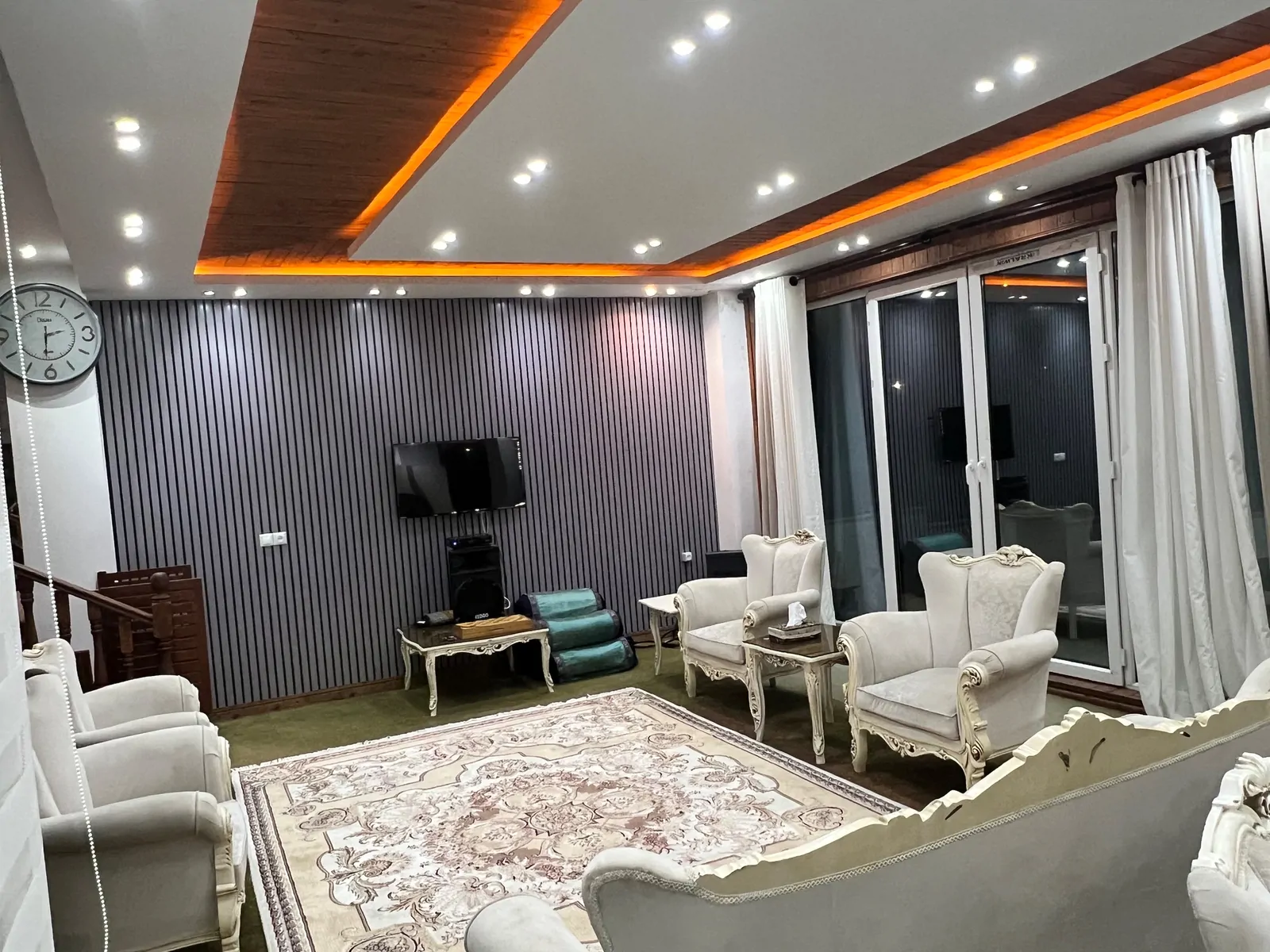 استخردار آبگرم دلارا