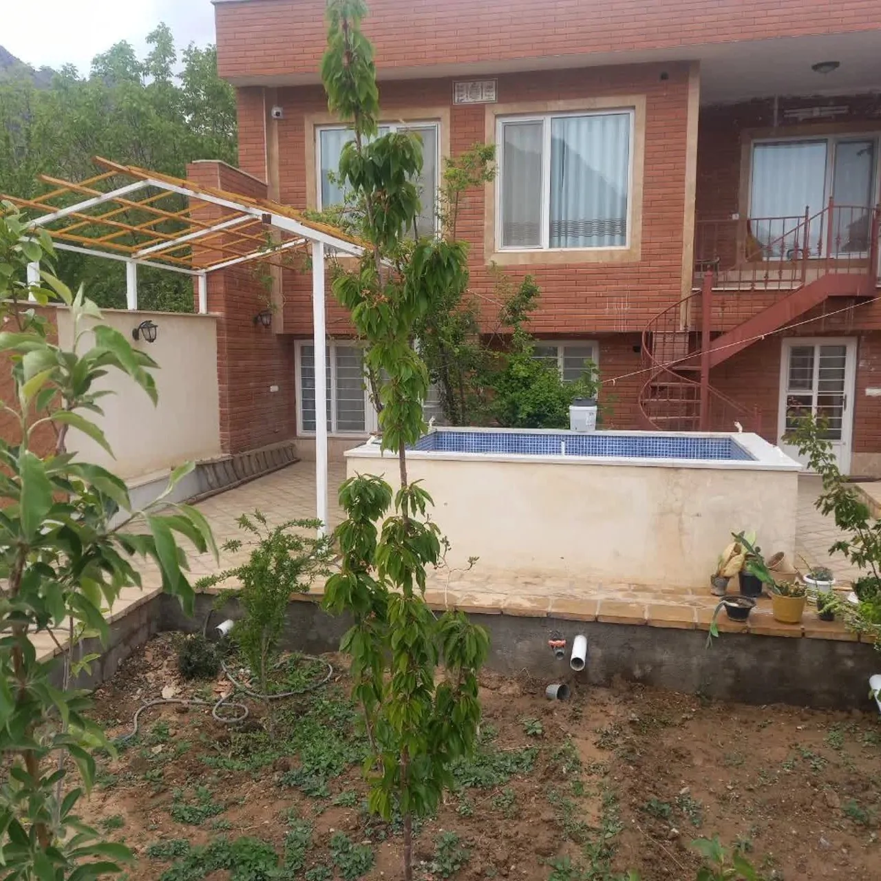 ویلایی گلابدون