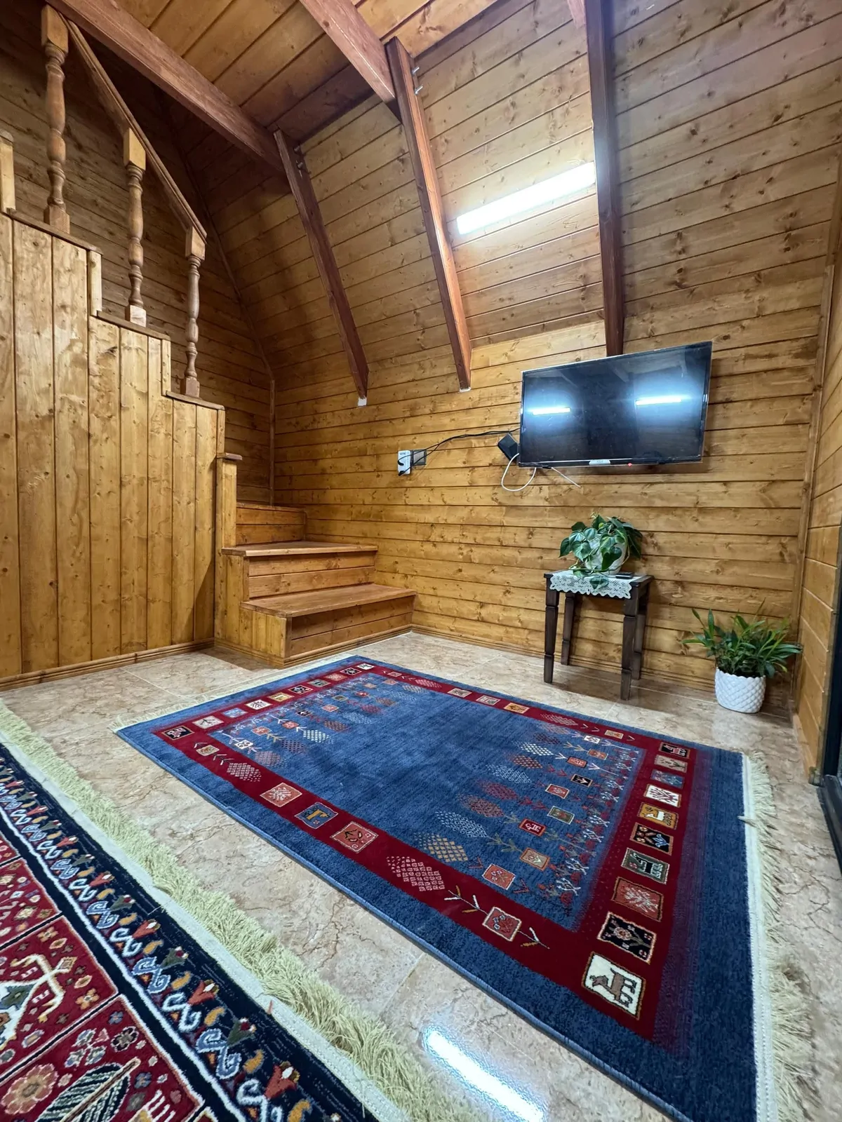سوئیسی آیدا با جکوزی