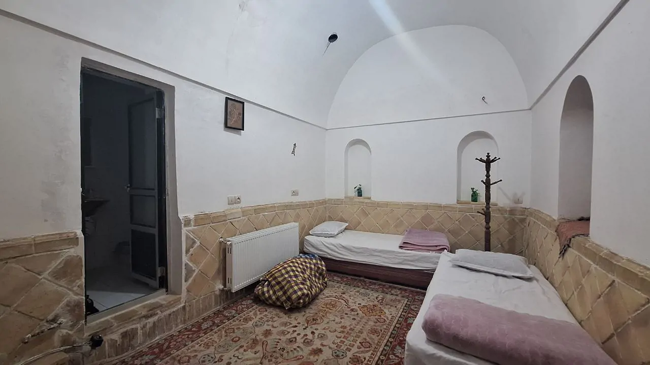 طـُرفه سپیدار (گلیم) با صبحانه رایگان
