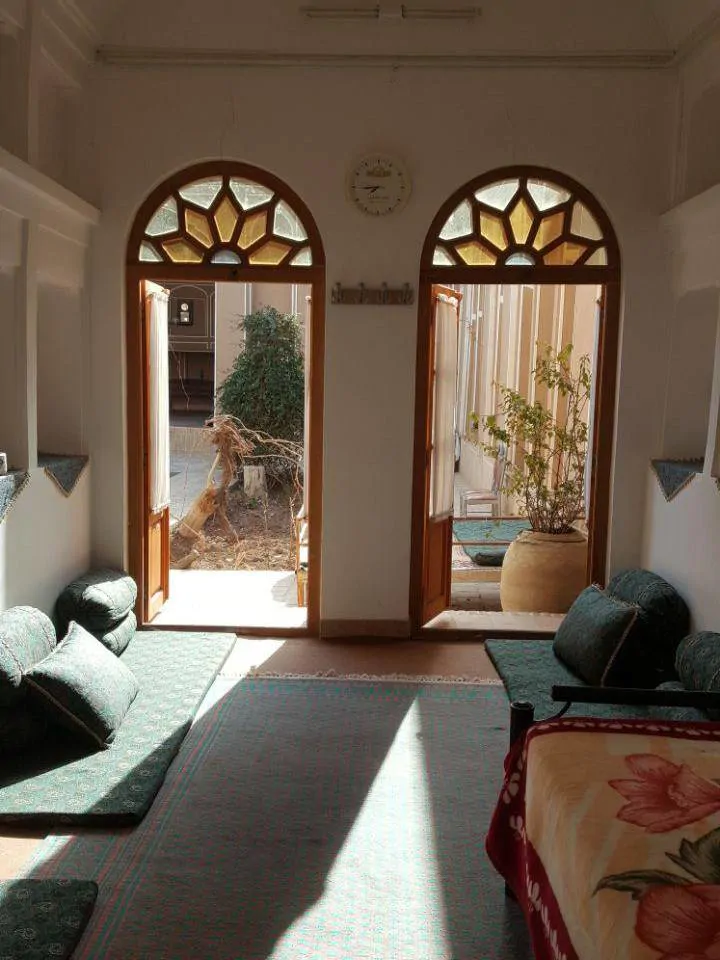 عطار(اتاق سرو)