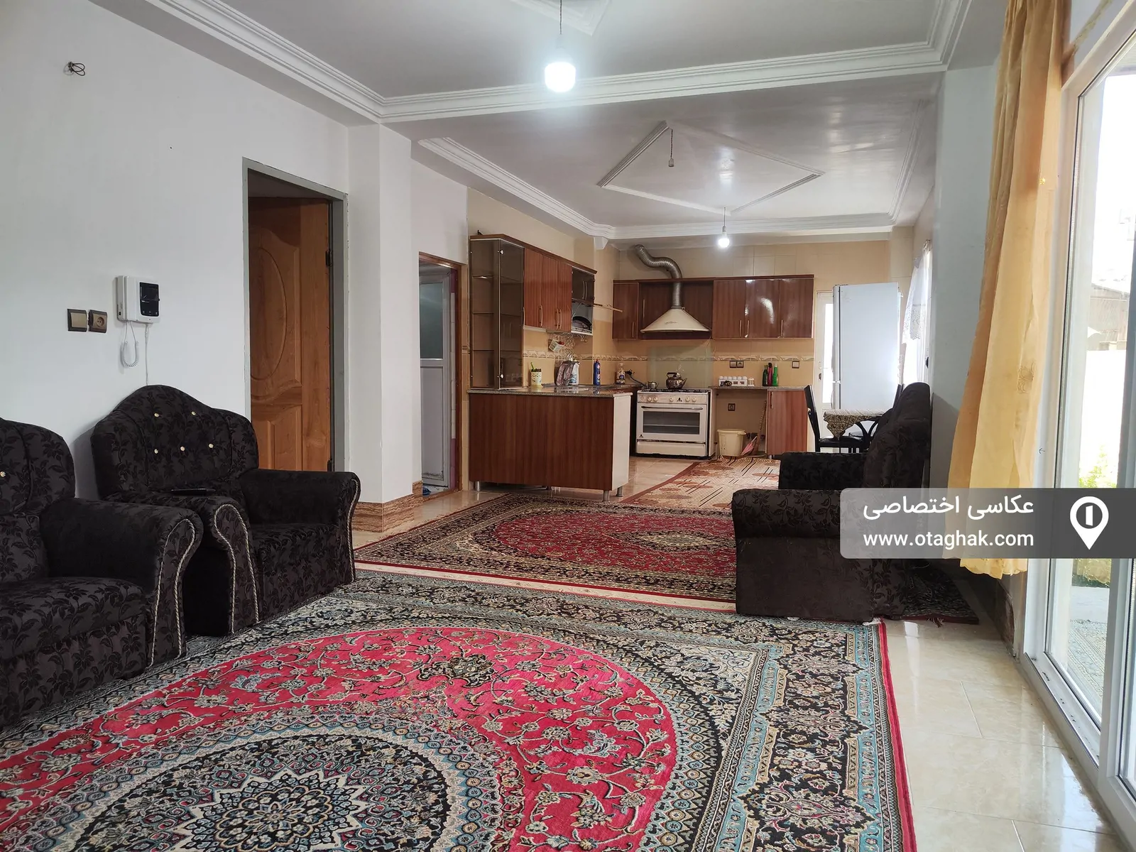 سرو نزدیک دریا