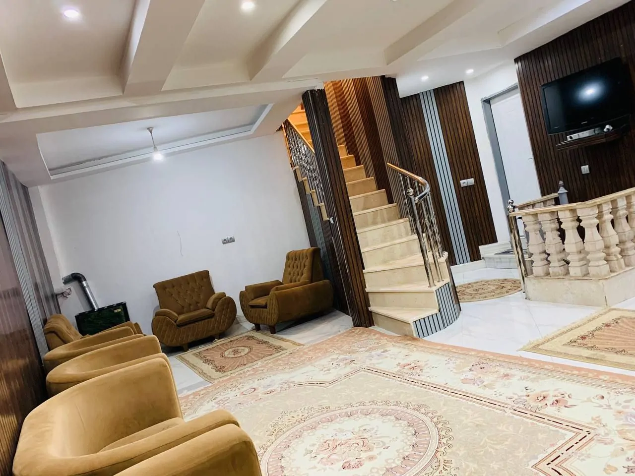 استخردار آبگرم تک