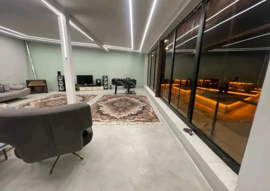استخردار آبسرد مینیمال با فوتبال دستی