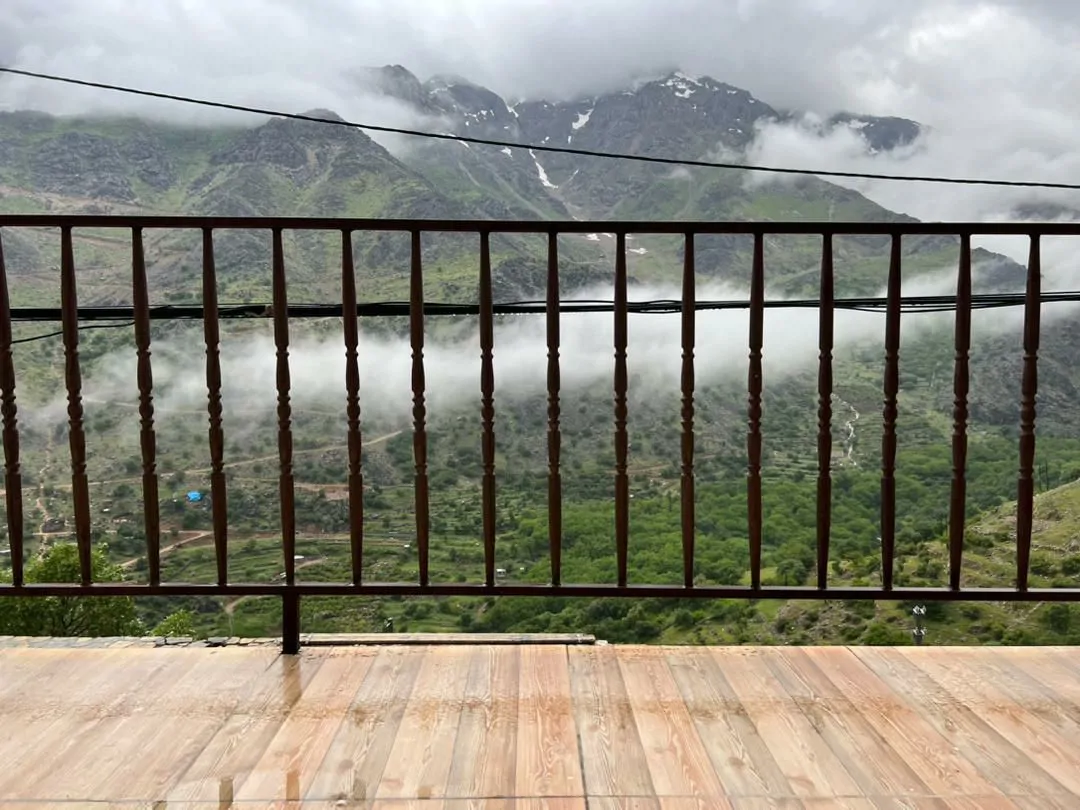 روستایی با ویو کوهستان