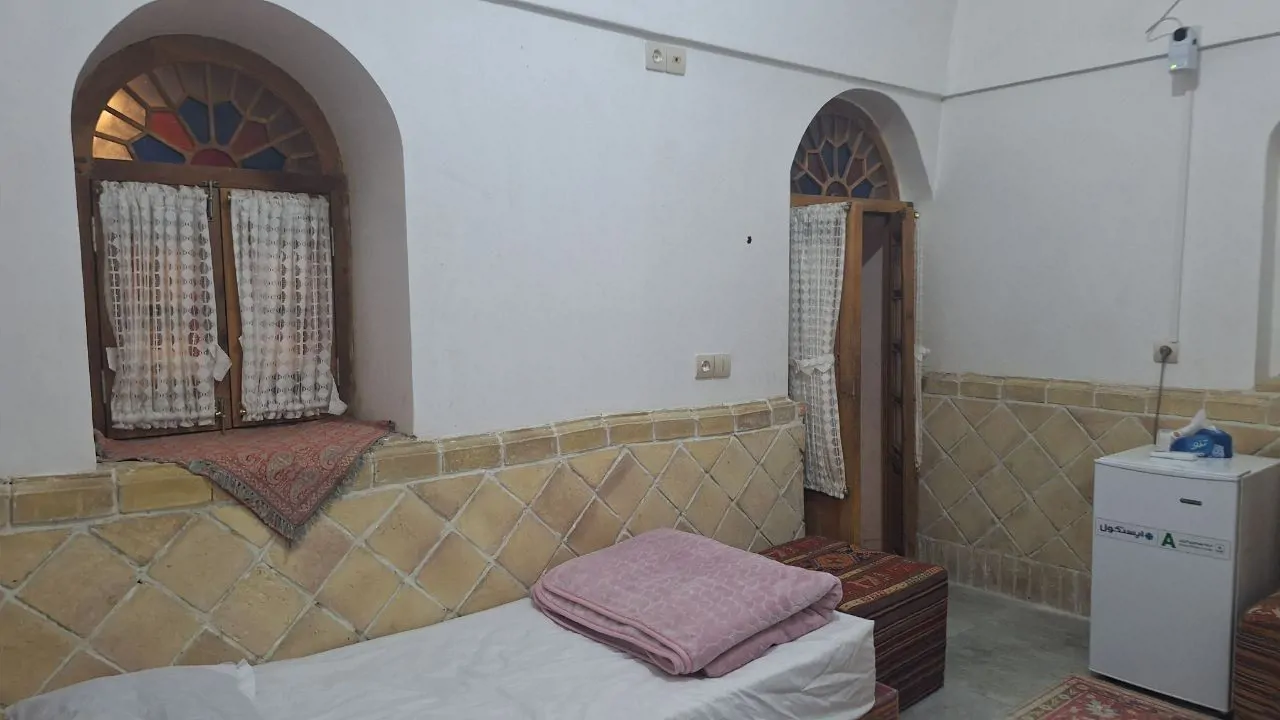 طـُرفه سپیدار (گلیم) با صبحانه رایگان