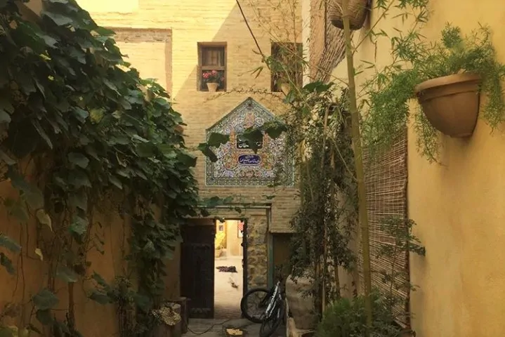 تصویر ۱ - اقامتگاه بوم‌گردی دولت سرای معصومه سلطان(شیخ) در  شیراز
