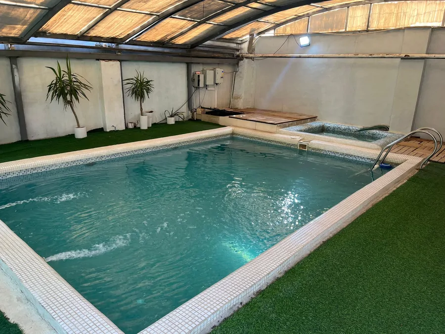 تصویر ۱ - ویلا استخردار آبگرم پرنیان با جکوزی در  چهارباغ