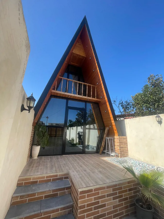 تصویر ۱ - کلبه سوئیسی اسپرلوس با جکوزی در  شهسوار