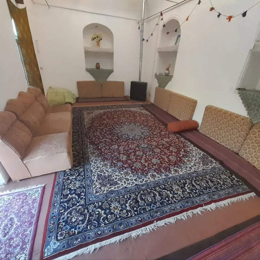 تصویر ۱ - اقامتگاه بومگردی عمارت دلگشا (اتاق دورهمی) در ماهان