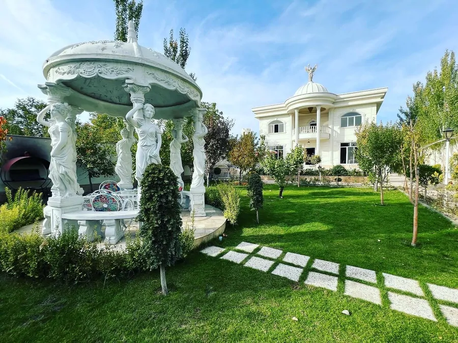 تصویر ۱ - ویلا عمارتی با دو استخر افتاب و سرپوشیده ابگرم داخل و جکوزی در  چهارباغ