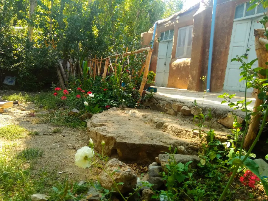 تصویر ۱ - اقامتگاه بوم‌گردی عمارت گلی ابرباغ سیب (پنج نفره) در  شاهرود