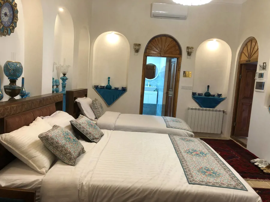 تصویر ۱ - هتل سنتی نبوی (فیروزه ای) با صبحانه رایگان در  قزوین