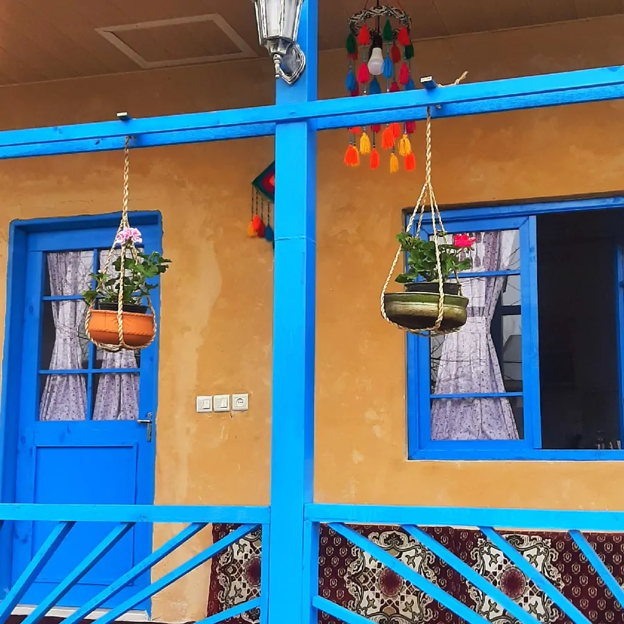 تصویر ۱ - اقامتگاه بومگردی کلبه آبی (گیلماه) در سنگر