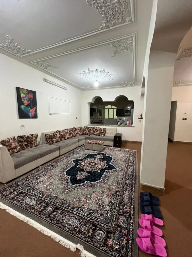 تصویر ۱ - خانه منزل مبله ۳ خوابه همکف حیاط دار در  شیراز