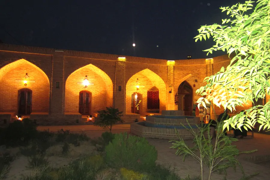 تصویر ۱ - اقامتگاه بوم‌گردی کاروانسرای ده نمک (اتاق ۱۲) در  گرمسار