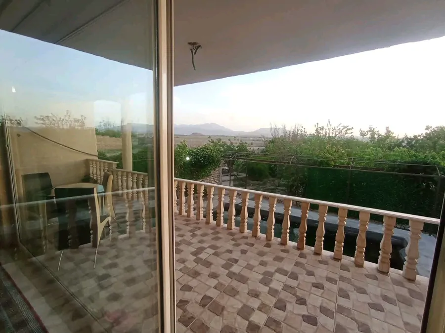 تصویر ۱ - ویلا ویوابدی درمکانی دنج راحت وسالم داری استخر با آب شیرین روباز در قم