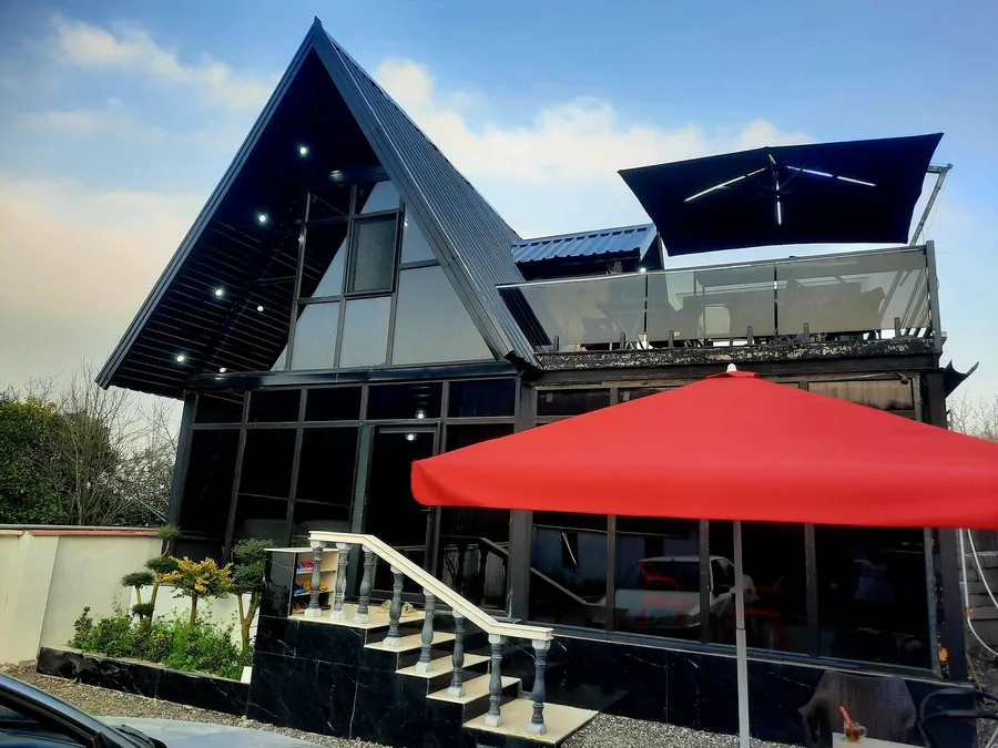 تصویر ۱ - کلبه سوئیسی استخردار آبگرم گلشنی در بابل کنار