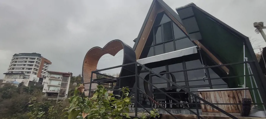 تصویر ۱ - کلبه تیران با جکوزی در رامسر