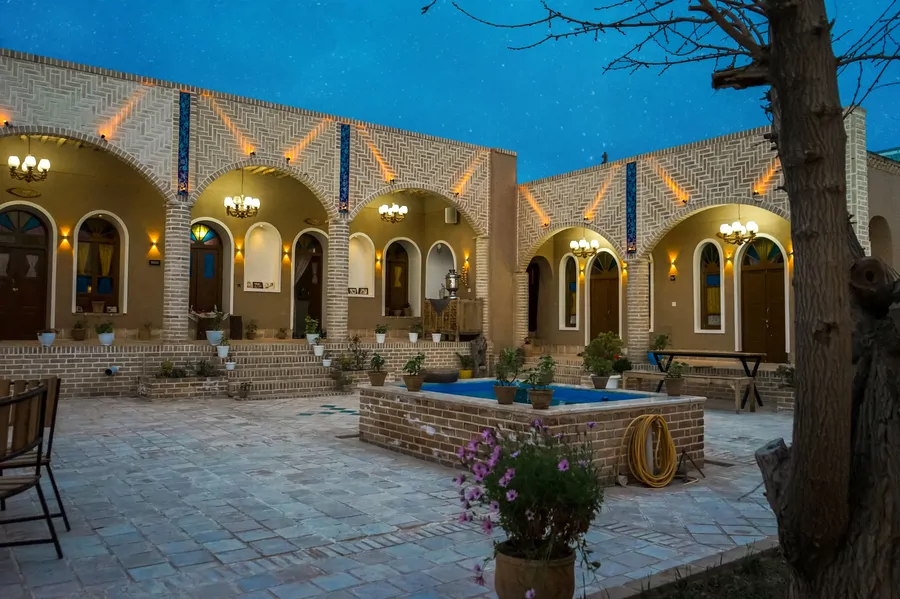 تصویر ۱ - اقامتگاه بوم‌گردی عمارت مهاجر واحد صد ساله در  شاهرود