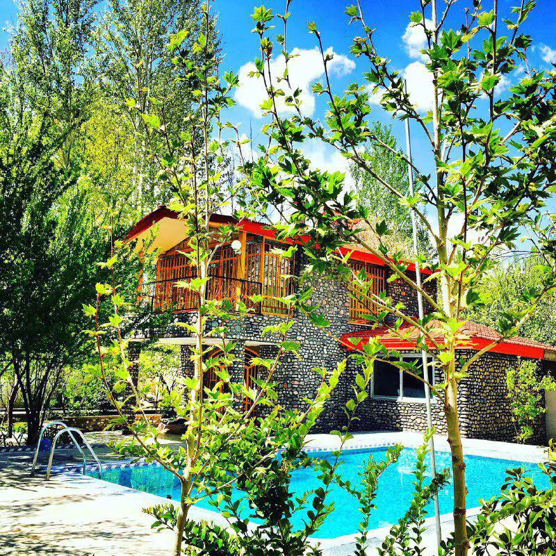 تصویر ۱ - ویلا رویای سنگی در  باغ بهادران