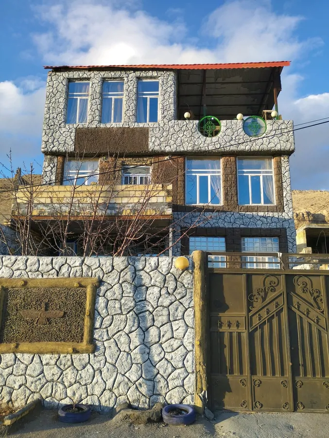 تصویر ۱ - آپارتمان اقامتگاه اقاقیا در سمیرم
