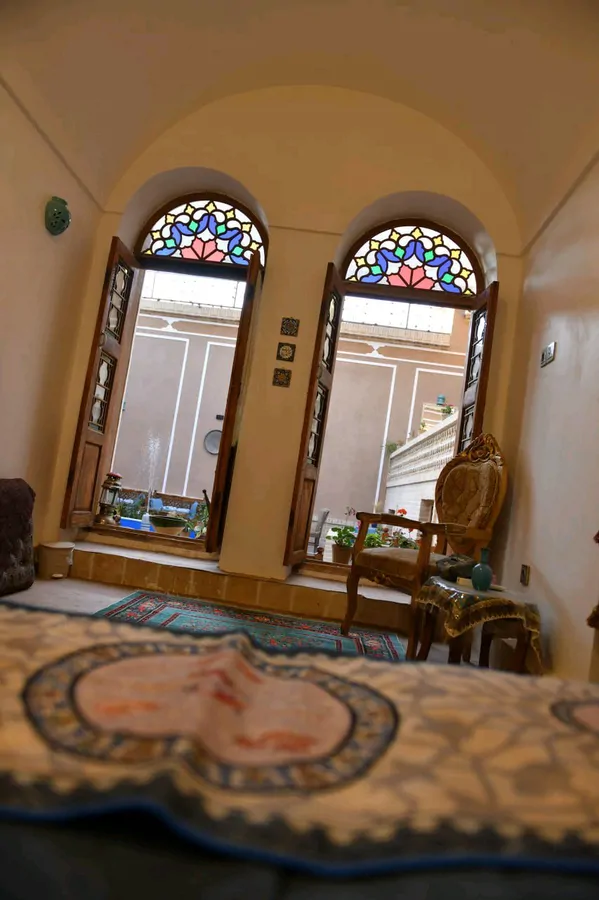 تصویر ۱ - اقامتگاه بومگردی اتاق فیروزه اقامتگاه بوم گردی آنیژ در یزد