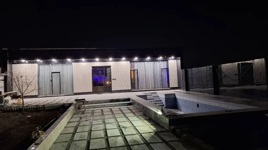 تصویر ۱ - ویلا ویلا ماه دارای بنای مهندسی سازه میباشد ودارای ۷۰۰ باغچه درخت میباشد در  چهارباغ