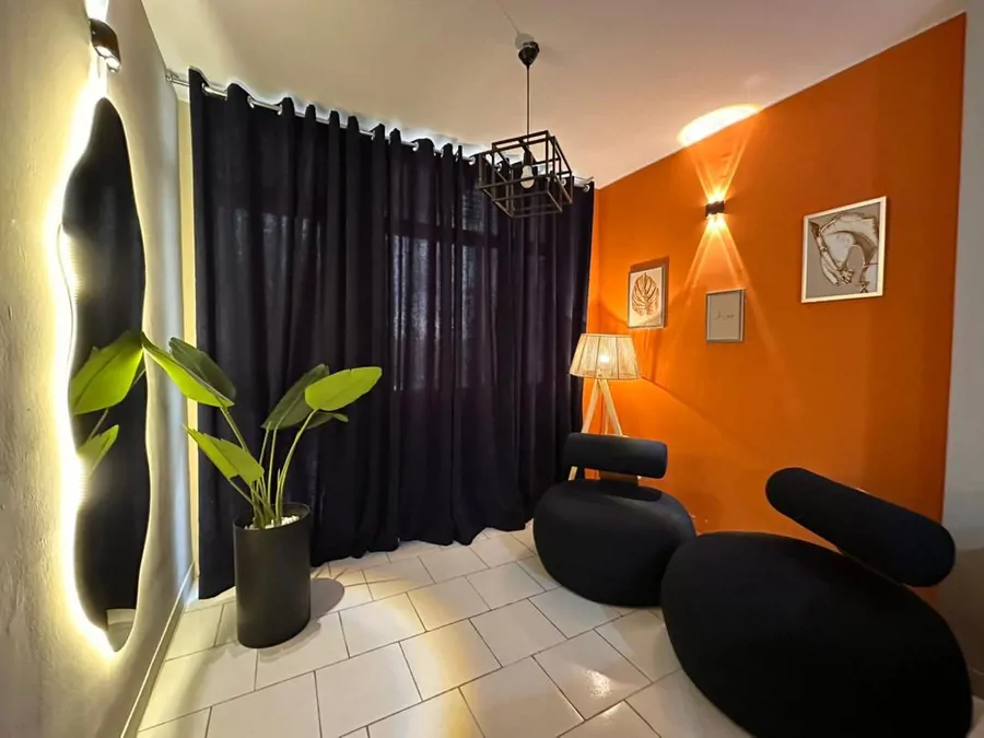 تصویر ۱ - آپارتمان مبله لاولی روم در میدان انقلاب با صبحانه رایگان (واحد 1) در  تهران