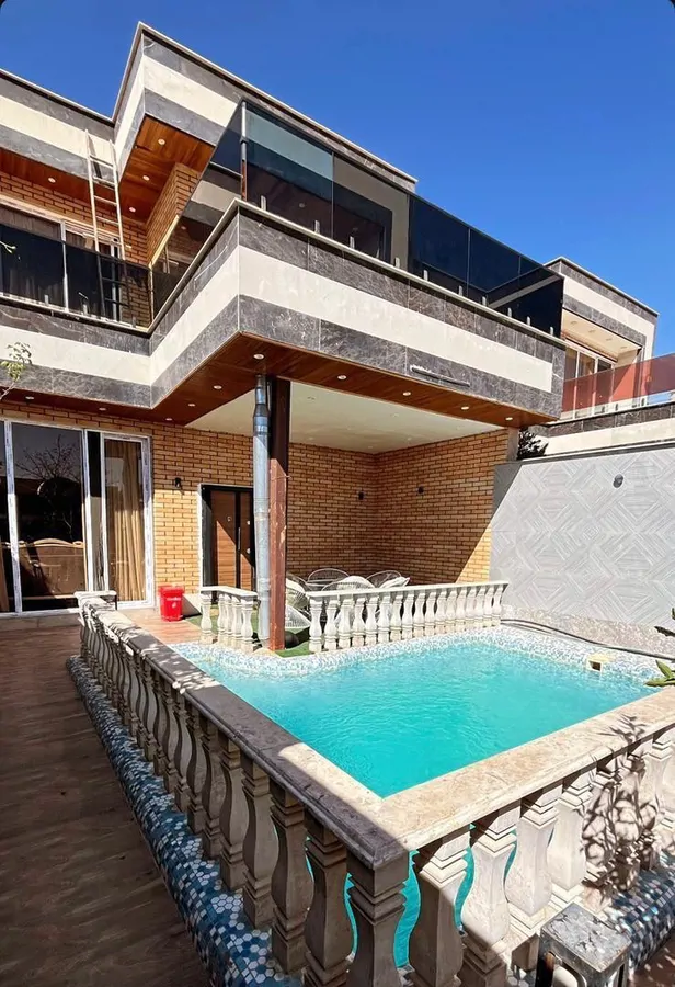 تصویر ۱ - ویلا استخردار آبگرم مدرن مجلل (۱) با بیلیارد در  رودهن