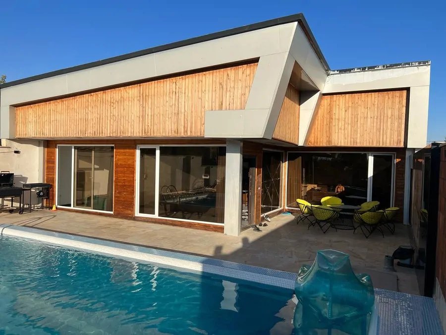 تصویر ۱ - ویلا استخردار آبگرم کاج با جکوزی و ایرهاکی در  چهارباغ