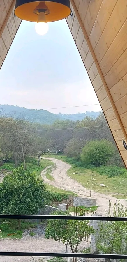 تصویر ۱ - ویلا کلبه سویسی داخل جنگل و کنار رود در آمل