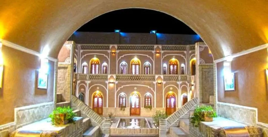 تصویر ۱ - هتل سنتی هتل کاروانسرای مشیر واحد سوییت چهارتخته در  یزد
