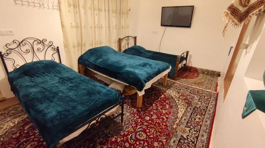 تصویر ۱ - اقامتگاه بوم‌گردی سنتی خانم تاج (اتاق ژینا)  در  کاشان
