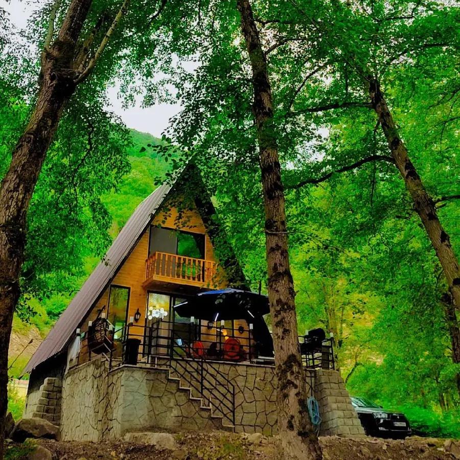 تصویر ۱ - کلبه سوئیسی کمند با جکوزی در  سوادکوه