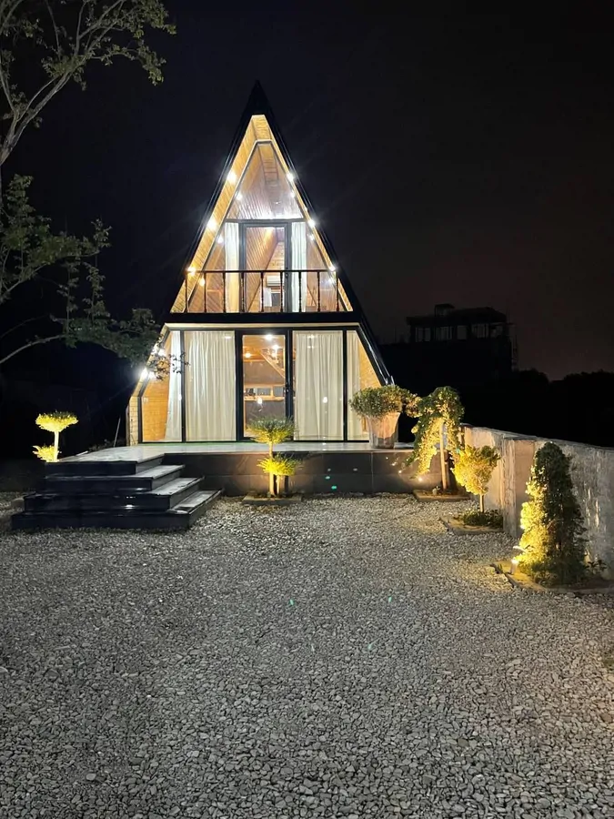 تصویر ۱ - کلبه سوئیسی آریس با جکوزی در چالوس