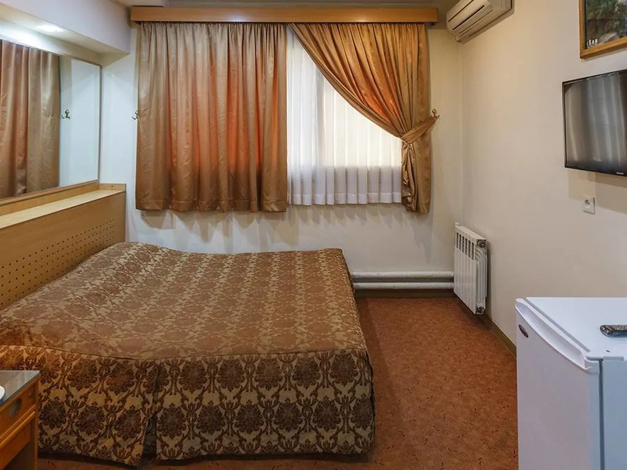 تصویر ۱ - هتل آپارتمان ساسان (اتاق دو تخته دبل) در  شیراز