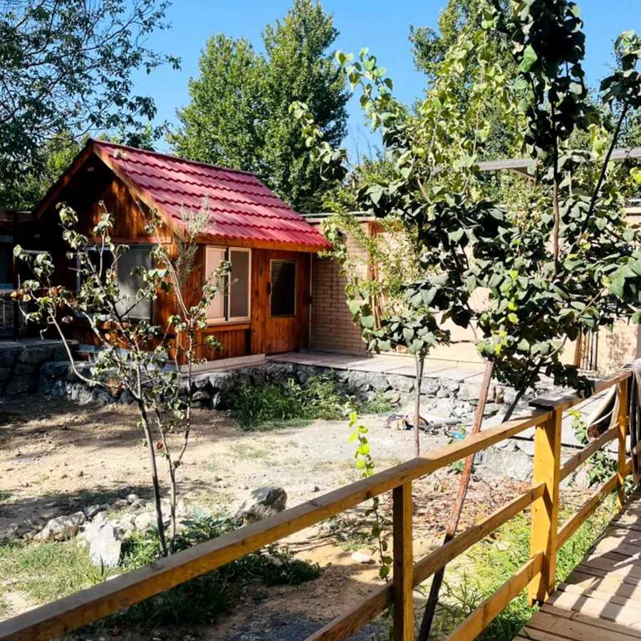 تصویر ۱ - ویلا کلبه چوبی  در  باغ بهادران
