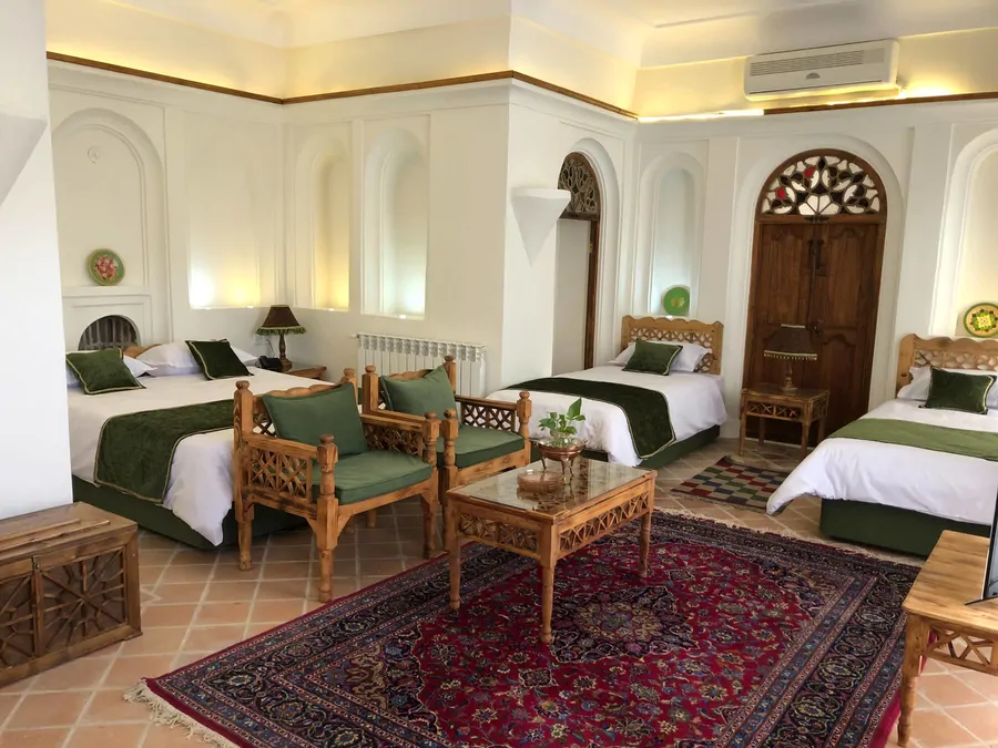 تصویر ۱ - هتل سنتی ارغوان (تالار جنوبی) در  قزوین